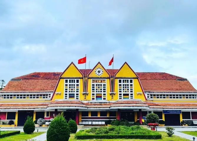 Ga Xe Lửa Đà Lạt: Lịch Sử, Vé, Giờ Mở Cửa