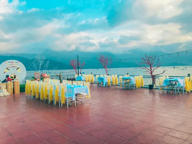 Nhà Hàng Bé Thân Lăng Cô: Menu, Địa Chỉ & Đánh Giá