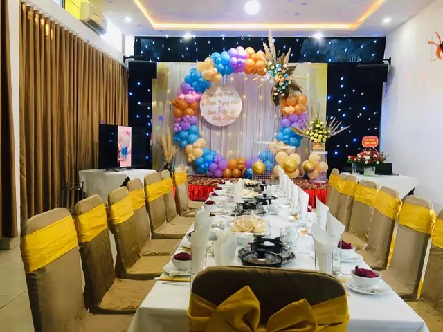 Nhà Hàng Cánh Buồm Vàng Mũi Né: Hải Sản Tươi Ngon