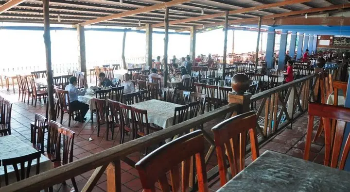 Nhà Hàng Cây Bàng Mũi Né – Hướng Dẫn Chi Tiết Về Địa Điểm Ăn Uống Tuyệt Vời Tại Bãi Biển Mũi Né