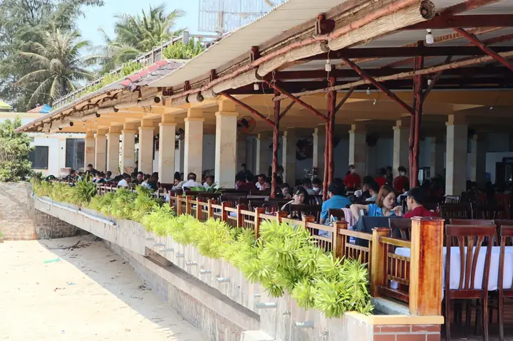 Đánh Giá Nhà Hàng Cây Bàng – Hải Sản Ven Biển Phan Thiết Cho Gia Đình