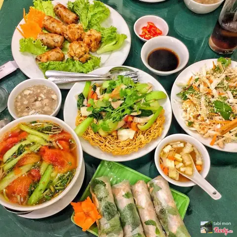 Review Chi Tiết Nhà Hàng Cơm Chay Nàng Tấm: Trải Nghiệm Ẩm Thực Chay Đậm Đà Ở Trung Tâm Hà Nội