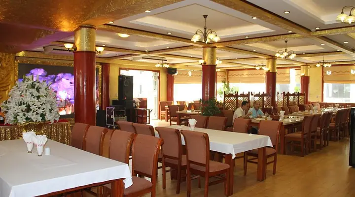 Nhà Hàng Cua Vàng Bãi Cháy: Thực Đơn, Giá, Địa Chỉ Chi Tiết