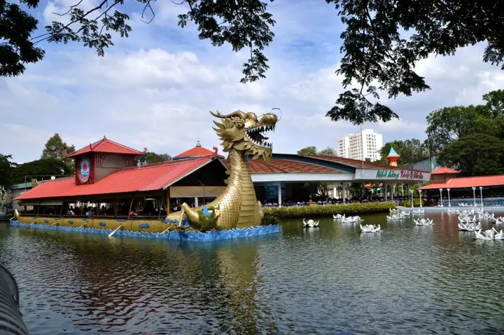 Nhà Hàng Đầm Sen Water Park: Đánh Giá Chi Tiết Và Những Điểm Cần Biết
