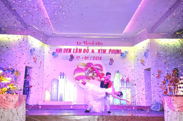 Nhà Hàng Đầm Sen Water Park: Đánh Giá Chi Tiết Và Những Điểm Cần Biết