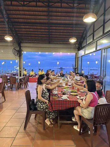 Nhàbè Hạnh Nhung Hàm Ninh – Địa Điểm Ăn Uống Ngắm Biển Và Trải Nghiệm Làng Chài Trên Phú Quốc