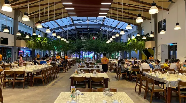 Hạnh Nhung Luxury: Review Nhà Hàng Sang Trọng Tại Phú Quốc