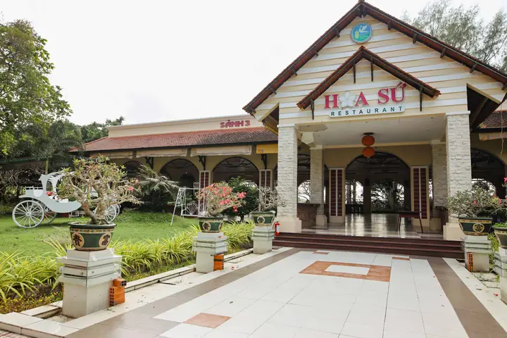 Khám Phá Nhà Hàng Hoa Sứ Cần Thơ: Địa Chỉ, Thực Đơn & Giờ Mở Cửa Khám Phá Nhà Hàng Hoa Sứ Cần Thơ: Địa Chỉ, Thực Đơn & Giờ Mở Cửa
