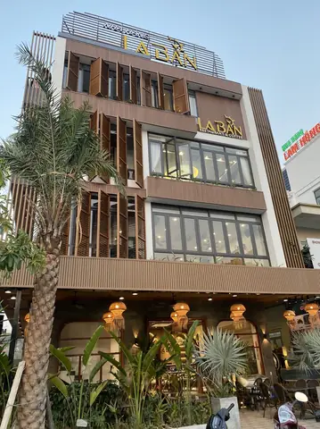 Khám Phá Chi Nhánh Nhà Hàng Hồng Hạnh: Địa Chỉ Thực Đơn Ưu Đãi