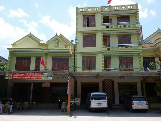 Khám Phá Nhà Hàng Hương Giang: Địa Chỉ, Thực Đơn, Dịch Vụ