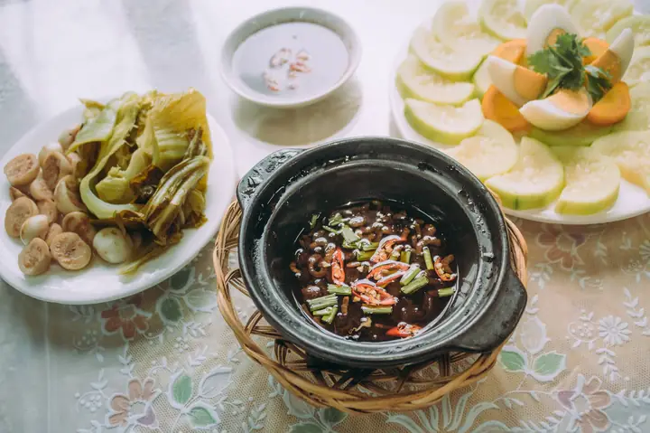 Đánh Giá Chi Tiết Nhà Hàng Cơm Niêu Hương Việt Đà Lạt: Bữa Cơm Gia Đình Ấm Áp Giữa Lòng Thành Phố Ngàn Hoa