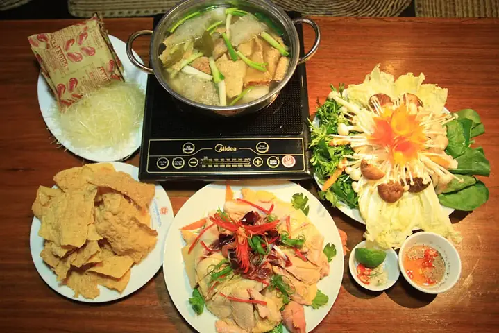 Khám Phá Khoảng Lặng Hương Sen – Nhà Hàng Chay Sang Trọng