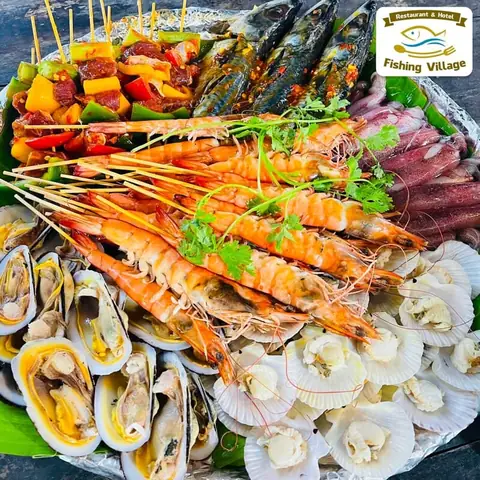 Đánh Giá Chi Tiết Nhà Hàng Làng Chài Mũi Né: Hải Sản Tươi Ngon, Không Gian View Biển Đỉnh Cao