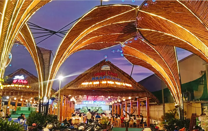 Nhà Hàng Làng Chài Mỹ Tho: Trải Nghiệm Ẩm Thực Đậm Chất Miền Tây Nhà Hàng Làng Chài Mỹ Tho: Trải Nghiệm Ẩm Thực Đậm Chất Miền Tây