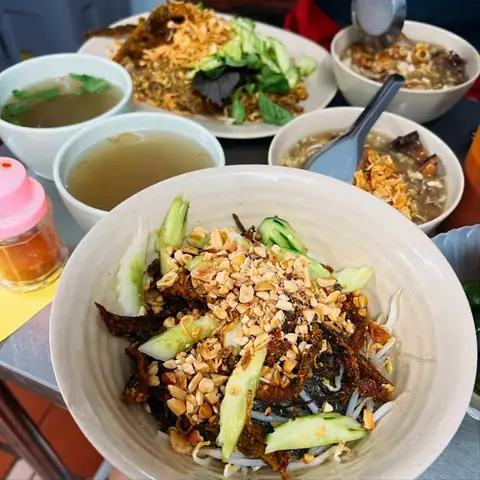 Khám Phá Miến Lươn Đông Thịnh: 40 Năm Hương Vị Truyền Thống