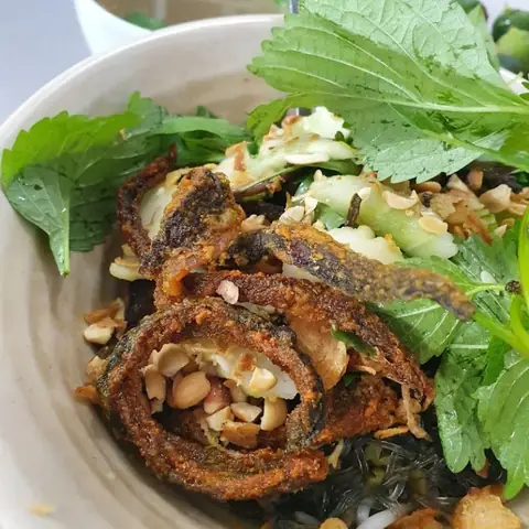Khám Phá Miến Lươn Đông Thịnh: 40 Năm Hương Vị Truyền Thống