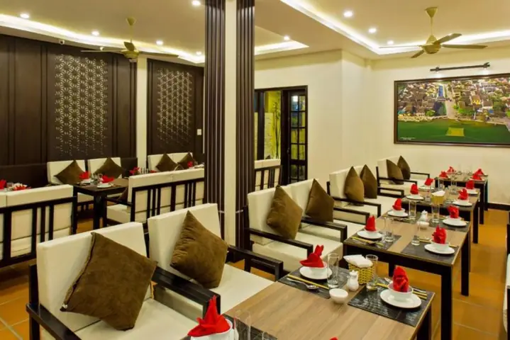 Khám Phá Ngọc Tuyết Restaurant – Nhà Hàng Hải Sản 40 Năm Tại Phố Cổ Hội An