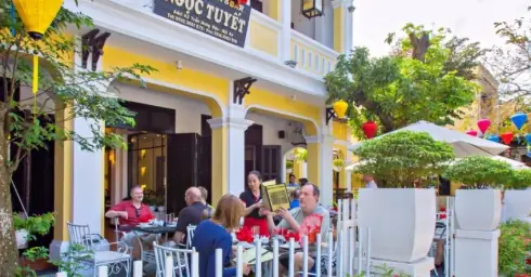 Khám Phá Ngọc Tuyết Restaurant – Nhà Hàng Hải Sản 40 Năm Tại Phố Cổ Hội An