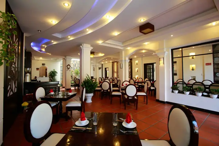 Khám Phá Ngọc Tuyết Restaurant – Nhà Hàng Hải Sản 40 Năm Tại Phố Cổ Hội An