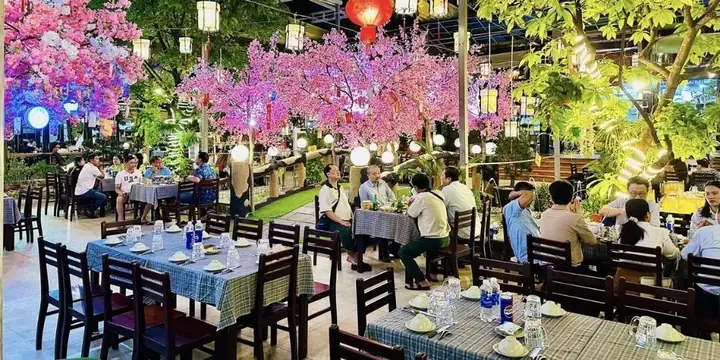 Khám Phá Nhà Hàng Những Người Bạn: Địa Chỉ, Menu & Đặt Bàn Khám Phá Nhà Hàng Những Người Bạn: Địa Chỉ, Menu & Đặt Bàn