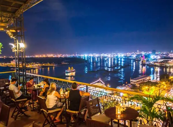Khám Phá 10 Nhà Hàng Bến Bạch Đằng Ngon Nhất Cho Du Khách