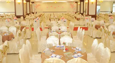 Nhà Hàng Khách Sạn Quê Tôi Sóc Trăng: Dịch Vụ