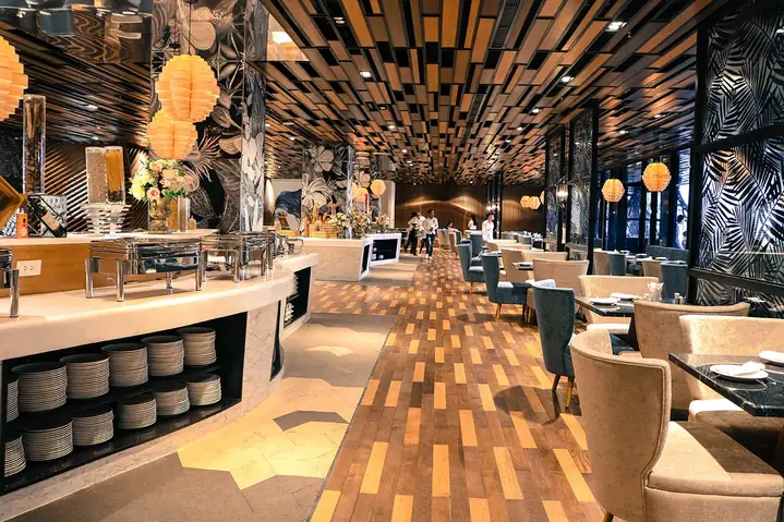 Khám Phá Quinter Central Nha Trang: Dịch Vụ Khách Sạn & Ẩm Thực Sang Trọng