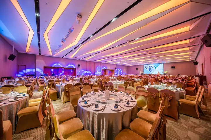 Khám Phá Quinter Central Nha Trang: Dịch Vụ Khách Sạn & Ẩm Thực Sang Trọng