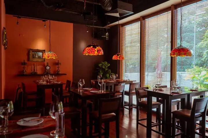 Khám Phá Paula's Wines – Nhà Hàng Rượu Vang Châu Âu Hà Nội