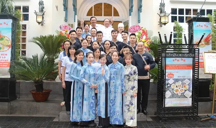 Đặt Chỗ & Khám Phá Thực Đơn Nhà Hàng Hải Sản San Hô Sang Trọng Đặt Chỗ & Khám Phá Thực Đơn Nhà Hàng Hải Sản San Hô Sang Trọng
