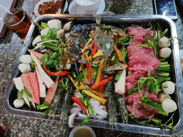 Khám Phá Hoàng Thành Sân Vườn – Địa Chỉ, Menu Và Giá Cả