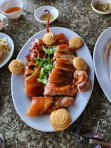 Khám Phá Hoàng Thành Sân Vườn – Địa Chỉ, Menu Và Giá Cả