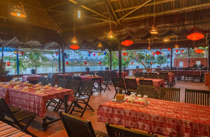 Khám Phá Nhà Hàng Sông Thu Hội An: Thực Đơn, Không Gian & Đánh Giá Khám Phá Nhà Hàng Sông Thu Hội An: Thực Đơn, Không Gian & Đánh Giá