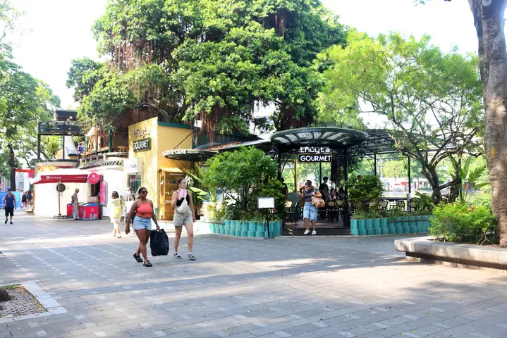 Khám Phá Lịch Sử Và Kiến Trúc Độc Đáo Của Nhà Hàng Thủy Tạ