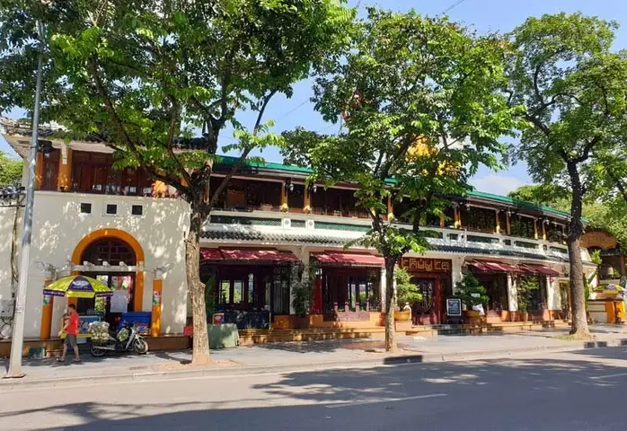 Khám Phá Lịch Sử Và Kiến Trúc Độc Đáo Của Nhà Hàng Thủy Tạ