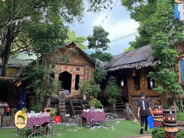 Khám Phá Nhà Hàng Tơ Nưng Biển Hồ: Địa Chỉ, Menu & Trải Nghiệm