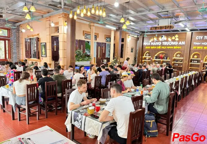 Top 6 Nhà Hàng Gần Tràng An Ninh Bình: Đánh Giá Chi Tiết Và Bảng So Sánh Top 6 Nhà Hàng Gần Tràng An Ninh Bình: Đánh Giá Chi Tiết Và Bảng So Sánh