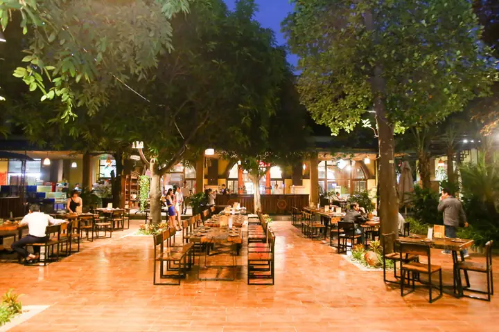 Khám Phá Vườn Bia Hà Nội: Địa Chỉ, Thực Đơn & Cách Đặt Bàn