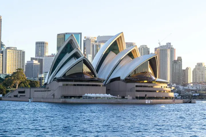 Khám Phá Nhà Hát Opera Sydney – Lịch Sử, Kiến Trúc Và Trải Nghiệm Du Lịch