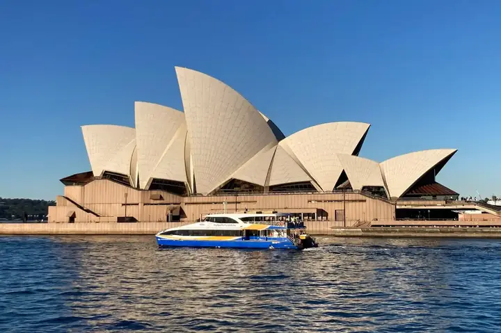 Khám Phá Nhà Hát Opera Sydney – Lịch Sử, Kiến Trúc Và Trải Nghiệm Du Lịch