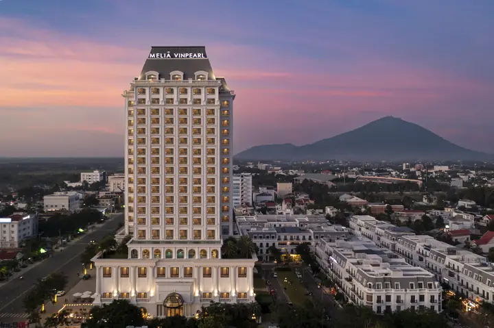 Khách Sạn Gần Núi Bà Đen: Top 12 Lựa Chọn Lưu Trú Lý Tưởng Nhất 2026