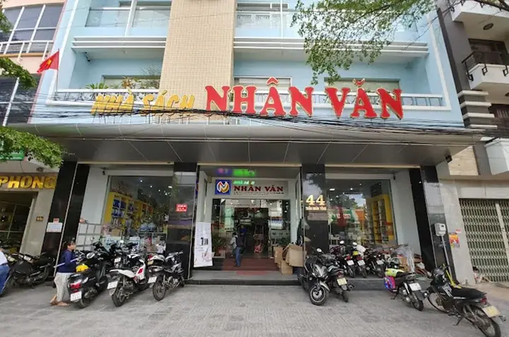 Nhà Sách Nhân Văn Gần Đây: Địa Chỉ Đáng Tin Cậy Cho Độc Giả Yêu Sách