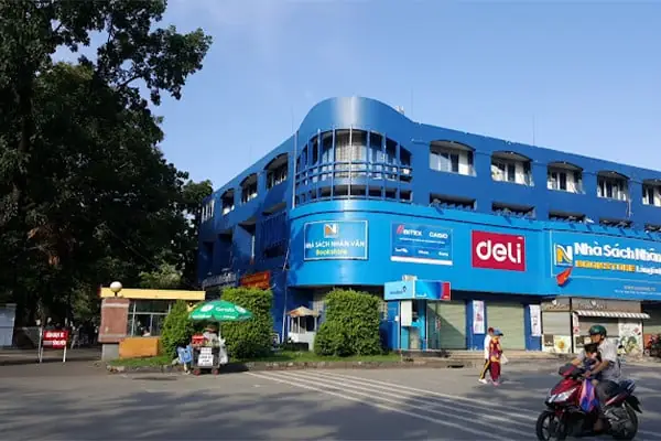 Nhà Sách Nhân Văn Gần Đây: Địa Chỉ Đáng Tin Cậy Cho Độc Giả Yêu Sách
