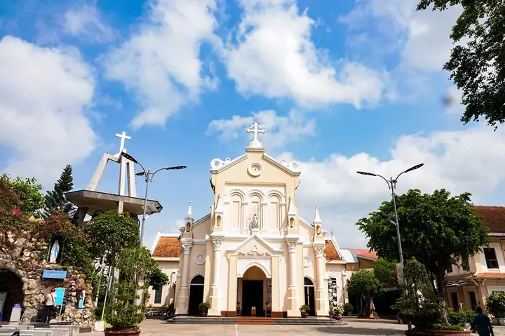 Nhà Thờ Chánh Tòa Cần Thơ: Lịch Sử, Kiến Trúc Và Vai Trò Trong Đời Sống Cộng Đồng Nhà Thờ Chánh Tòa Cần Thơ: Lịch Sử, Kiến Trúc Và Vai Trò Trong Đời Sống Cộng Đồng