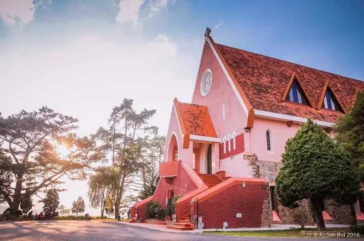 Khám Phá Nhà Thờ Domaine De Marie – Kiến Trúc Pháp Cổ Đà Lạt Khám Phá Nhà Thờ Domaine De Marie – Kiến Trúc Pháp Cổ Đà Lạt