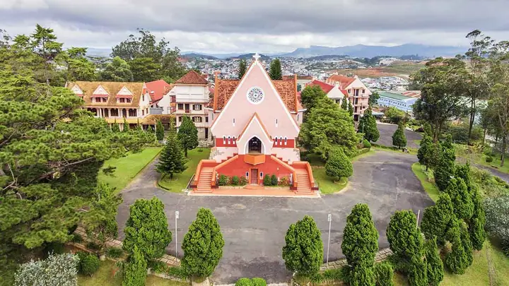 Khám Phá Nhà Thờ Domaine De Marie – Kiến Trúc Pháp Cổ Đà Lạt Khám Phá Nhà Thờ Domaine De Marie – Kiến Trúc Pháp Cổ Đà Lạt
