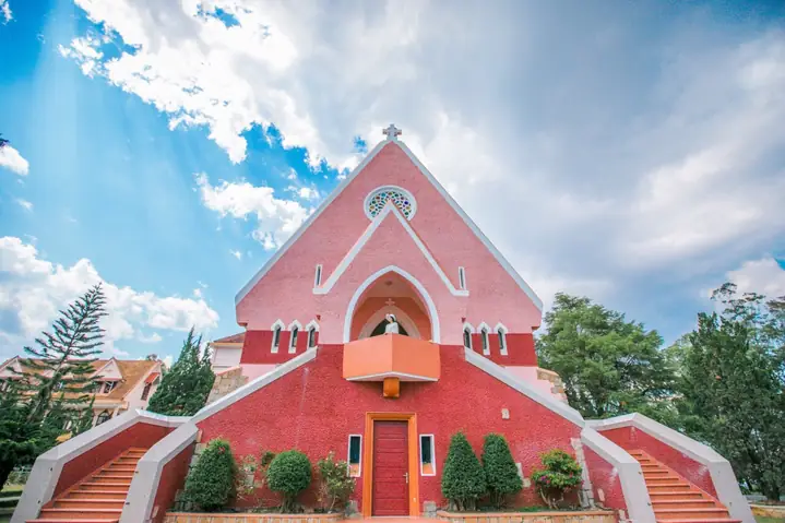 Khám Phá Nhà Thờ Domaine De Marie – Kiến Trúc Pháp Cổ Đà Lạt