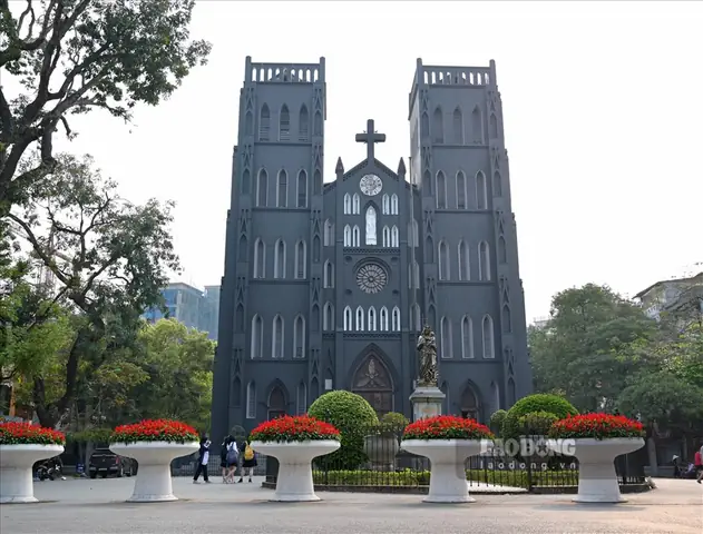 Khám Phá Nhà Thờ Lớn Hà Nội – Lịch Sử, Kiến Trúc Và Thông Tin Tham Quan