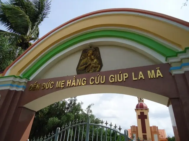 Khám Phá Nhà Thờ Đức Mẹ La Mã Bến Tre – Lịch Sử, Kiến Trúc Và Hành Hương