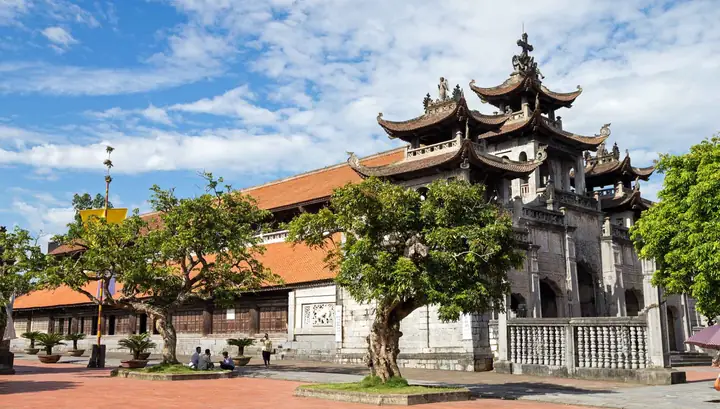 Nhà Thờ Phát Diệm Ninh Bình: Lịch Sử, Kiến Trúc Và Hoạt Động Cộng Đồng